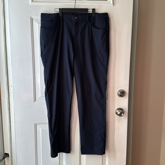 Lululemon Men’s Navy ABC pant - Picture 3 of 6